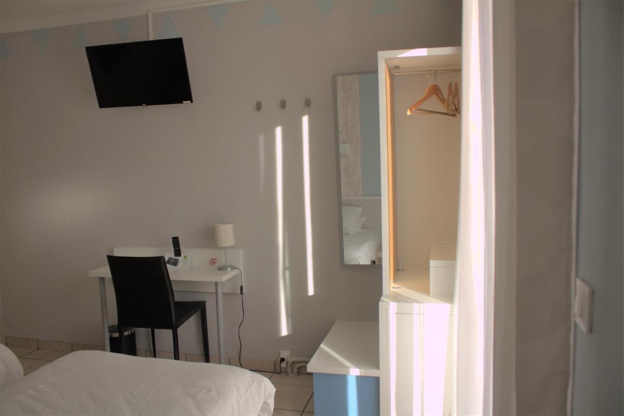 Logis Hotel Le Clement V Roquemaure  Ngoại thất bức ảnh