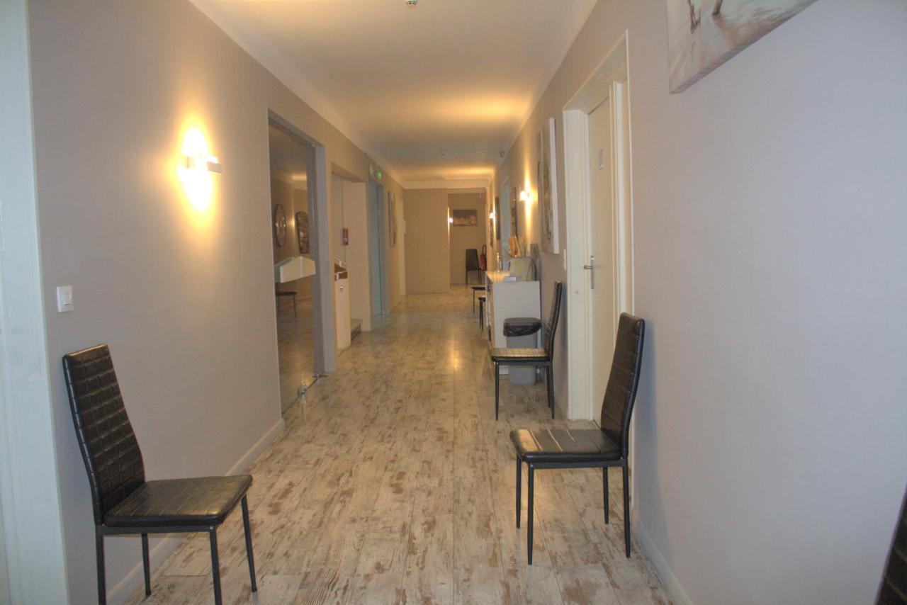 Logis Hotel Le Clement V Roquemaure  Ngoại thất bức ảnh