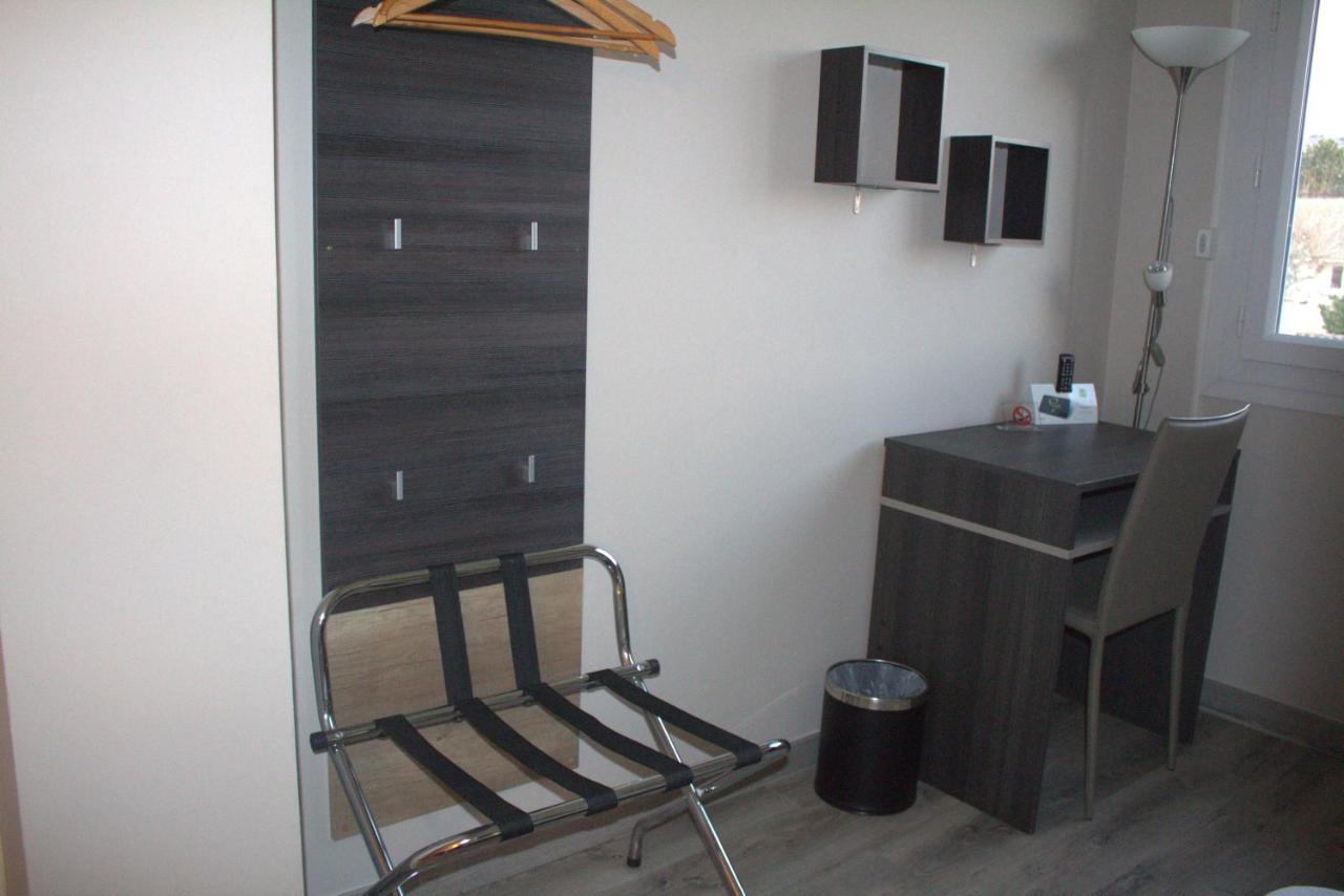 Logis Hotel Le Clement V Roquemaure  Ngoại thất bức ảnh