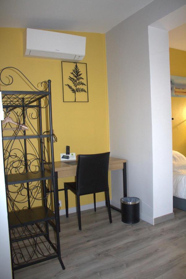 Logis Hotel Le Clement V Roquemaure  Ngoại thất bức ảnh
