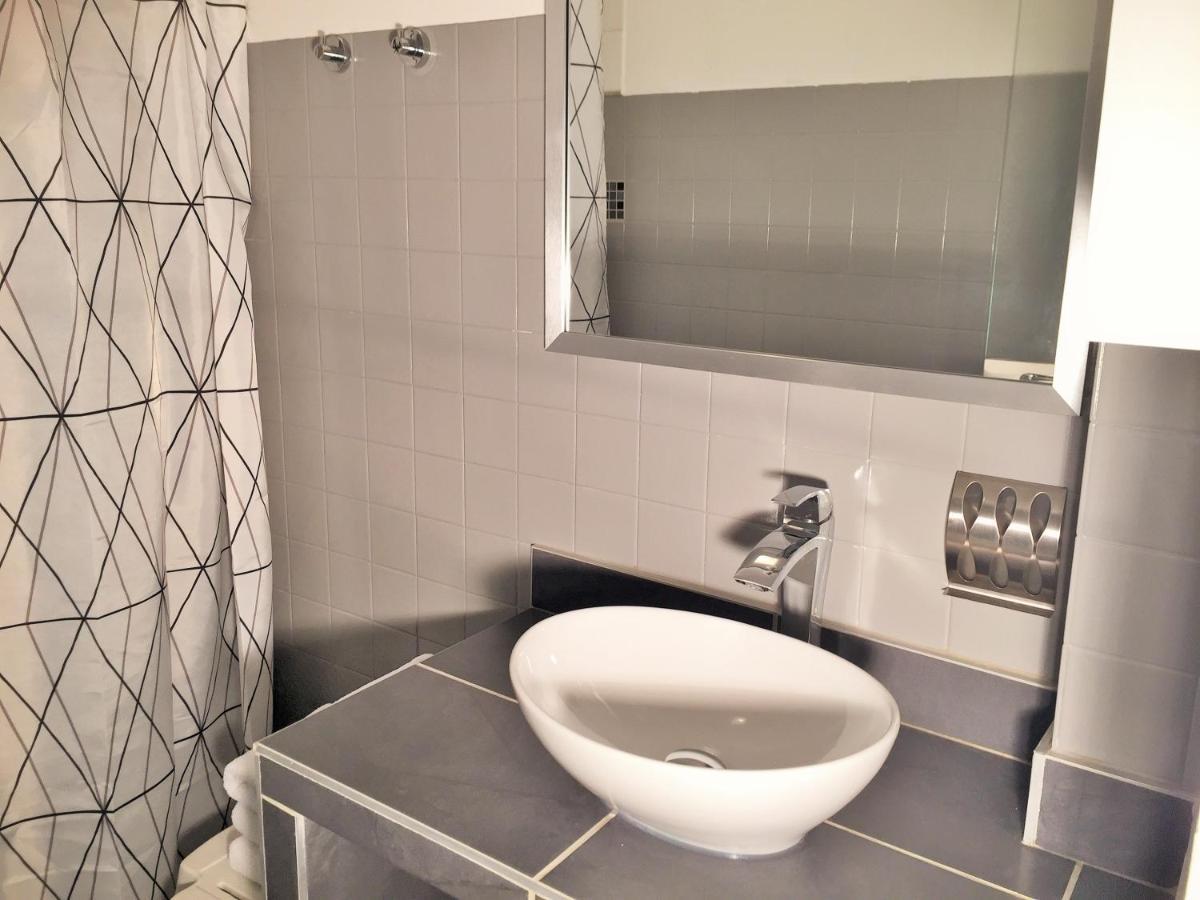 Logis Hotel Le Clement V Roquemaure  Ngoại thất bức ảnh