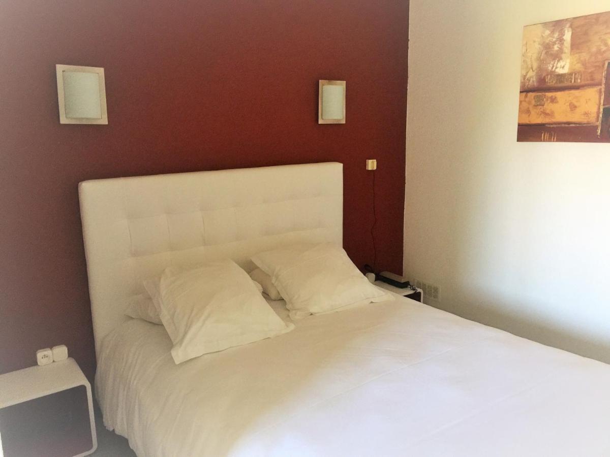 Logis Hotel Le Clement V Roquemaure  Ngoại thất bức ảnh