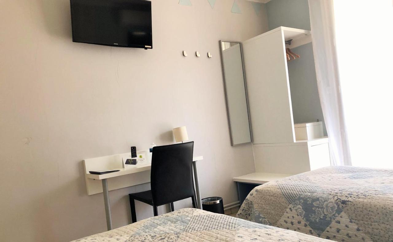Logis Hotel Le Clement V Roquemaure  Ngoại thất bức ảnh