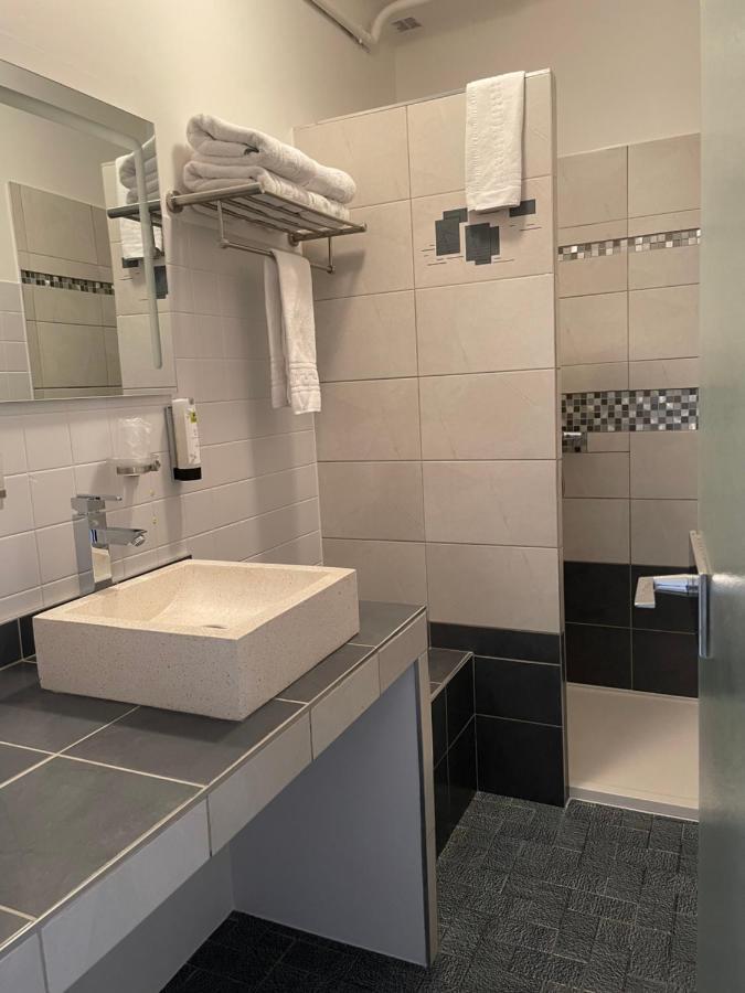 Logis Hotel Le Clement V Roquemaure  Ngoại thất bức ảnh