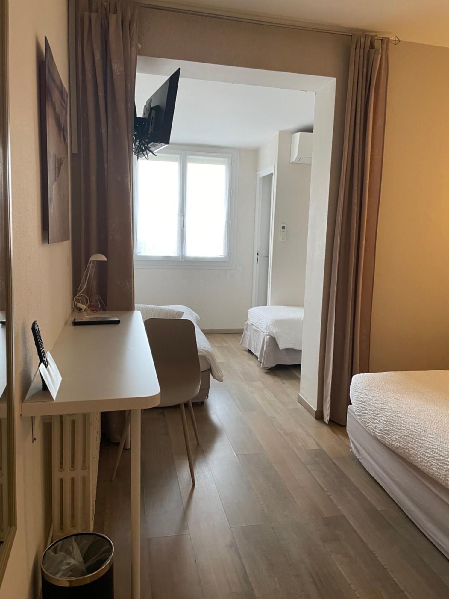 Logis Hotel Le Clement V Roquemaure  Ngoại thất bức ảnh