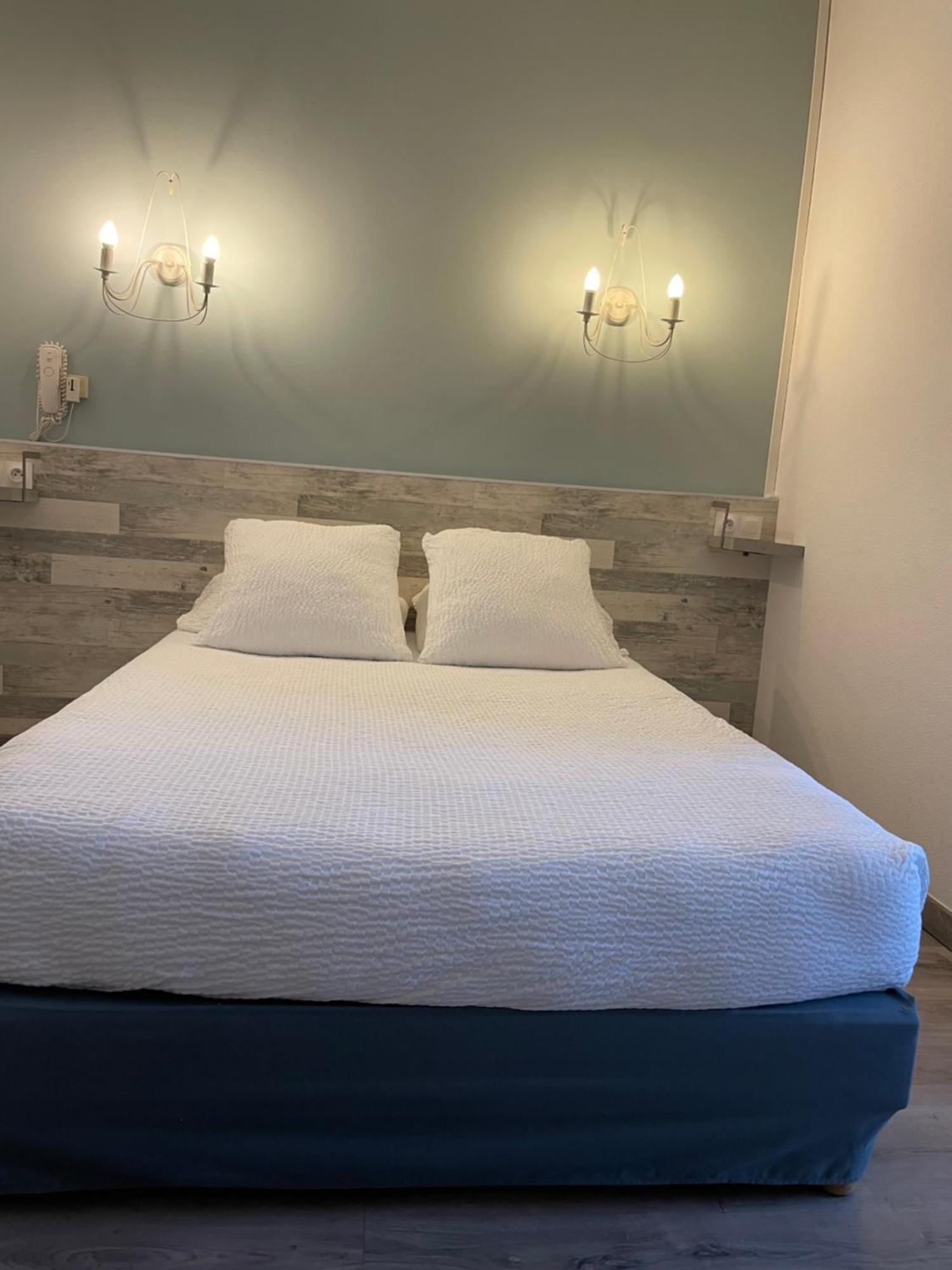 Logis Hotel Le Clement V Roquemaure  Ngoại thất bức ảnh