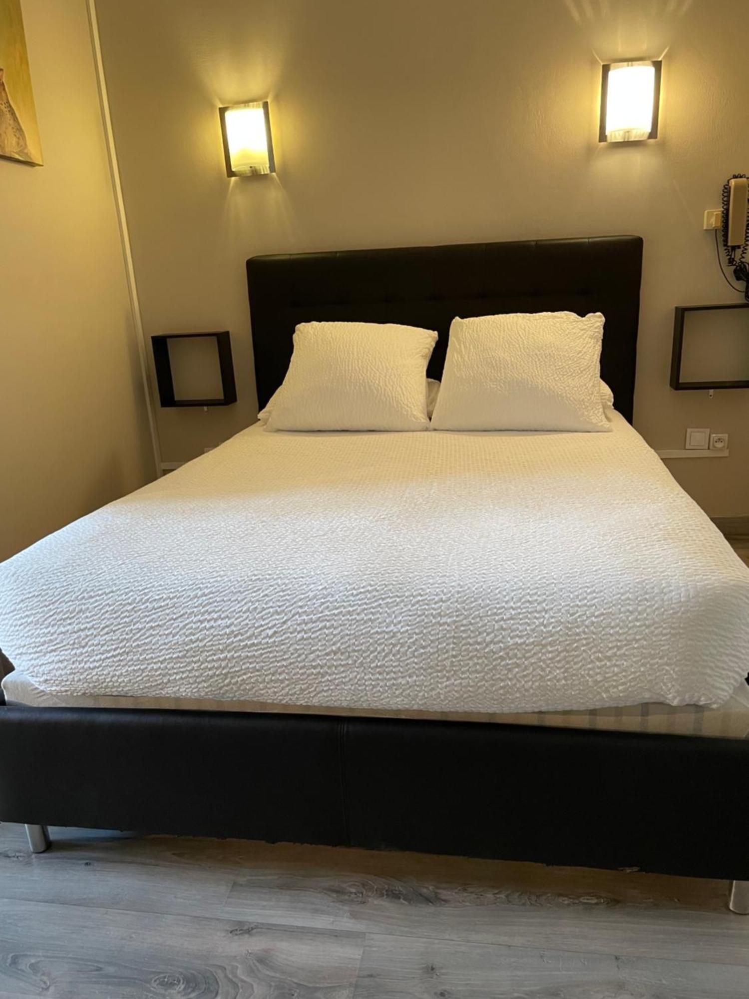 Logis Hotel Le Clement V Roquemaure  Ngoại thất bức ảnh