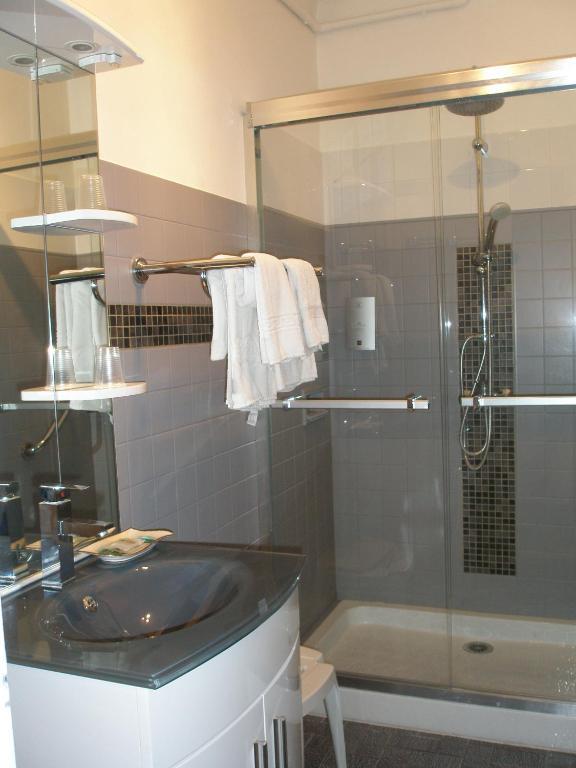 Logis Hotel Le Clement V Roquemaure  Ngoại thất bức ảnh