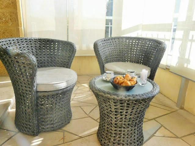 Logis Hotel Le Clement V Roquemaure  Ngoại thất bức ảnh